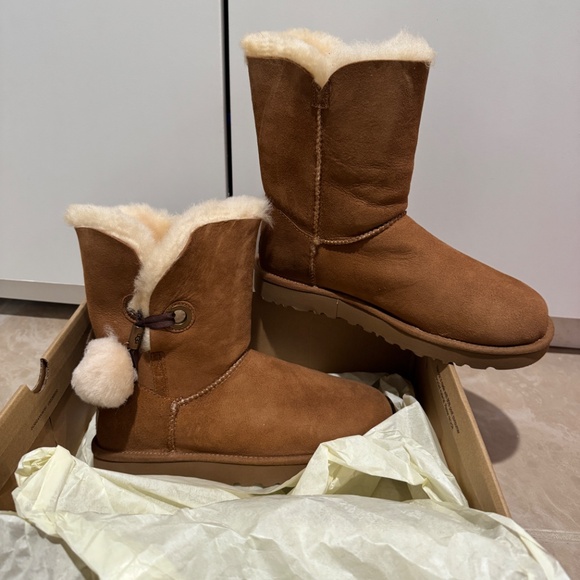 UGG Irina Star Charm boots - Picture 2 of 10
